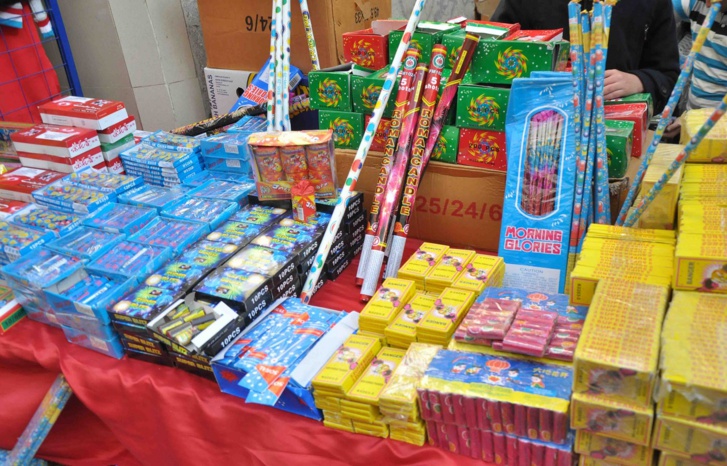 سطات.. حجز 38.095 وحدة من المفرقعات والشهب النارية المهربة سطات.. حجز 38.095 وحدة من المفرقعات والشهب النارية المهربة