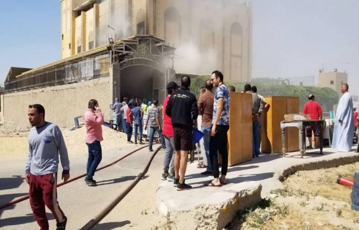 كنيسة جديدة يُدَمِّرُها حريق مُهْوِل في مصر
