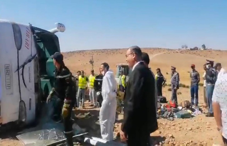 خريبكة.. مصرع 15 شخصا في حادث انقلاب حافلة للمسافرين خريبكة.. مصرع 15 شخصا في حادث انقلاب حافلة للمسافرين