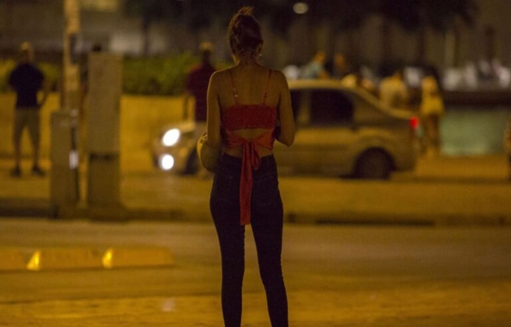 غلاء المعيشة يدفع النساء في بريطانيا إلى سوق الدعارة! غلاء المعيشة يدفع النساء في بريطانيا إلى سوق الدعارة!