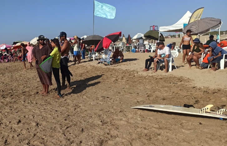 ركوب الأمواج... تظاهرة رياضية وطنية بشاطىء العرائش ركوب الأمواج... تظاهرة رياضية وطنية بشاطىء العرائش