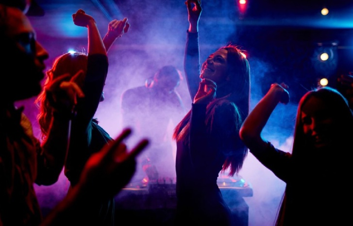 سهرات صاخبة على أسطح المطاعم تثير غضب الفنادق بجامع الفنا سهرات صاخبة على أسطح المطاعم تثير غضب الفنادق بجامع الفنا