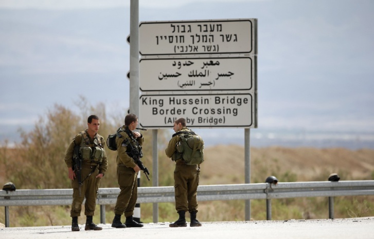 إسرائيل تطالب الأجانب بالكشف عن علاقاتهم الغرامية لزيارة الضفة الغربية