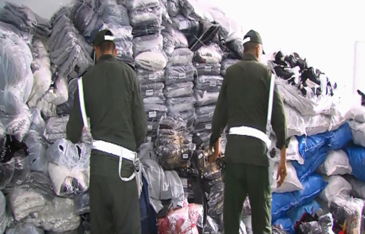 سلا.. حجز 4900 وحدة من الملابس الجاهزة والأحذية الرياضية سلا.. حجز 4900 وحدة من الملابس الجاهزة والأحذية الرياضية