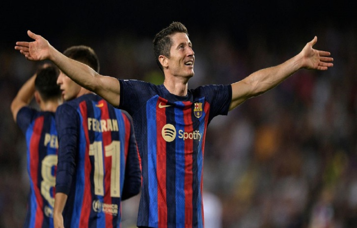 ليفاندوفسكي يقود برشلونة لاكتساح فيكتوريا بلزن 