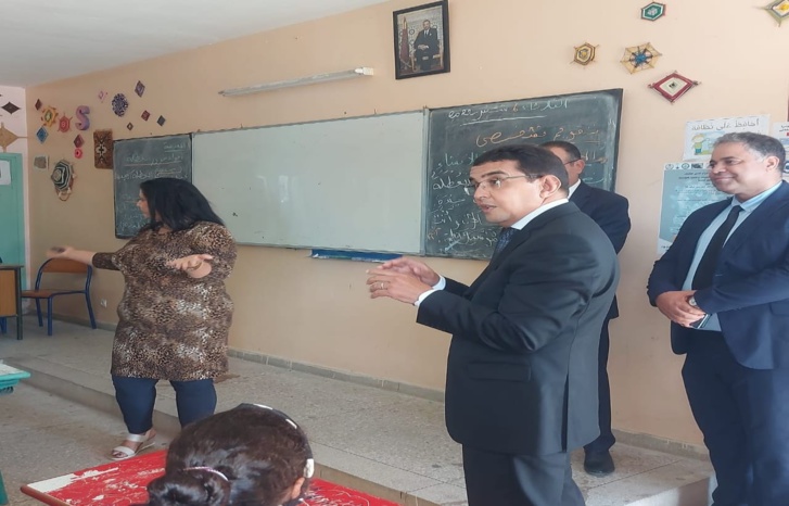 عامل إقليم الجديدة يقوم بزيارات تفقدية لعدة مؤسسات تربوية بالوسطين القروي والحضري