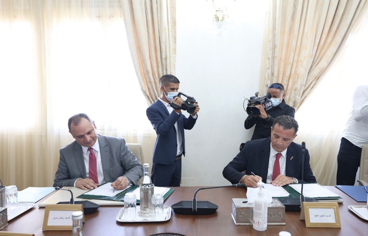 رئيس الحكومة يشرف على توقيع اتفاقية دعم برامج الابتكار الصناعي رئيس الحكومة يشرف على توقيع اتفاقية دعم برامج الابتكار الصناعي