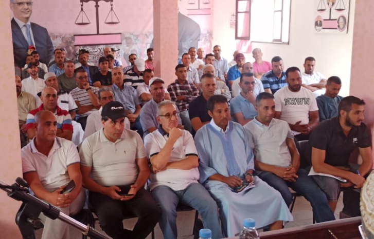 القصر الكبير: نقابة سيارات الأجرة ترفض التدابير الجائرة وتنخرط في المبادرات الإيجابية