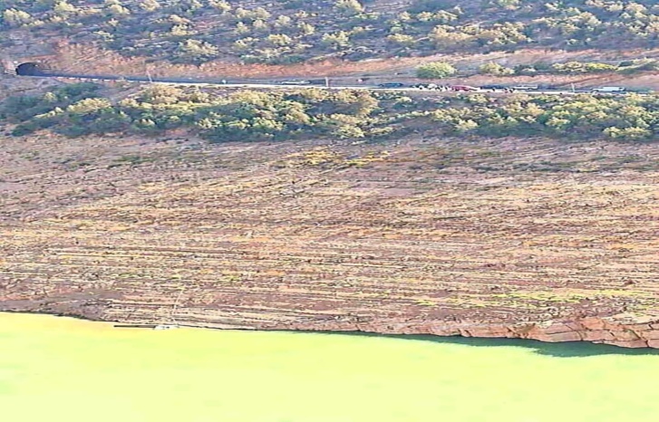 فريق إنقاذ يتمكن من انتشال جثة سائق شاحنة ومرافقه سقطا ببحيرة بين الويدان فريق إنقاذ يتمكن من انتشال جثة سائق شاحنة ومرافقه سقطا ببحيرة بين الويدان