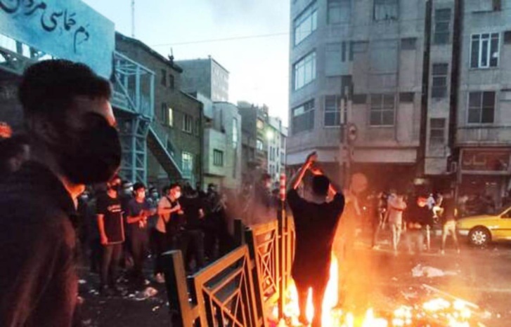 احتجاجات إيران تُسْفِرْ عن قتلى بينهم عناصر الأمن احتجاجات إيران تُسْفِرْ عن قتلى بينهم عناصر الأمن