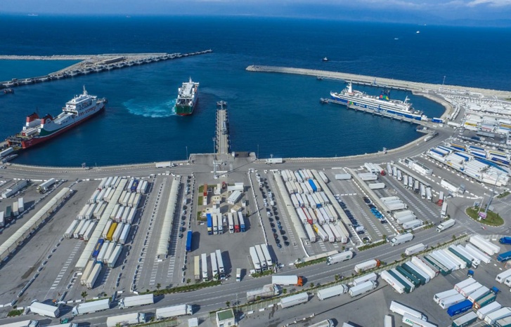 وفد عن البرلمان الإفريقي يزور المركب المينائي طنجة المتوسط