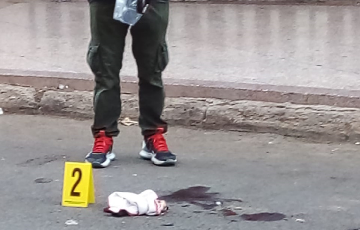 سطات.. أربعيني ينهي حياة طليقته بطعنة غادرة ويلوذ بالفرار سطات.. أربعيني ينهي حياة طليقته بطعنة غادرة ويلوذ بالفرار