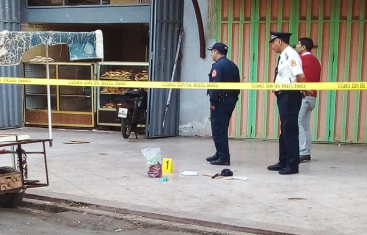 سطات.. أربعيني ينهي حياة طليقته بطعنة غادرة ويلوذ بالفرار سطات.. أربعيني ينهي حياة طليقته بطعنة غادرة ويلوذ بالفرار