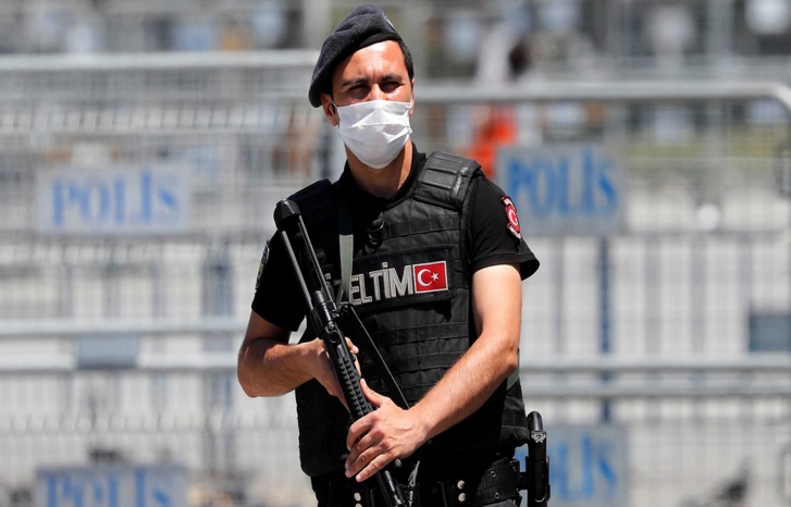 تركيا.. مقتل شرطي وجرح آخر بتفجير قرب مركز أمني تركيا.. مقتل شرطي وجرح آخر بتفجير قرب مركز أمني