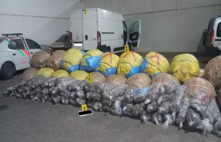 سطات.. اعتقال شخص بتهمة الاتجار في المخدرات والمؤثرات العقلية سطات.. اعتقال شخص بتهمة الاتجار في المخدرات والمؤثرات العقلية