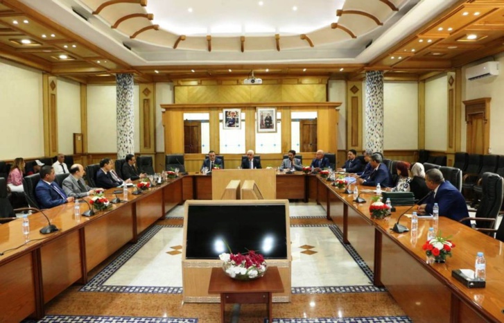 وزير الصحة يُوَقِّعْ اتفاقية شراكة لتأهيل وتجهيز المراكز الاستشفائية الجامعية وزير الصحة يُوَقِّعْ اتفاقية شراكة لتأهيل وتجهيز المراكز الاستشفائية الجامعية