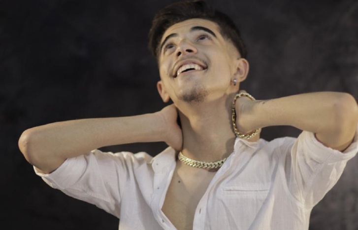 "يابلي" فنان يخلق "ستايل غنائي" فريد في الساحة الفنية المغربية "يابلي" فنان يخلق "ستايل غنائي" فريد في الساحة الفنية المغربية