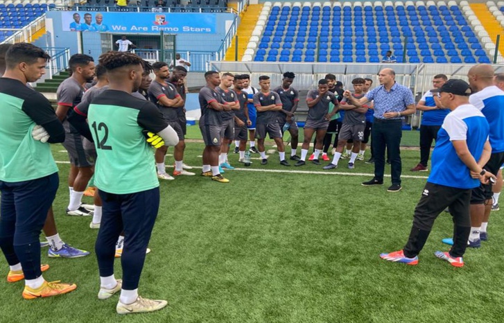 الجيش الملكي في سيغيري تأهبا لملاقاة أشانتي غولدن بويز الغيني الجيش الملكي في سيغيري تأهبا لملاقاة أشانتي غولدن بويز الغيني