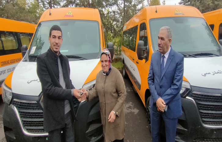 عامل اقليم أزيلال  يشرف على توزيع سيارات للإسعاف والنقل المدرسي بعدة جماعات  بالإقليم عامل اقليم أزيلال  يشرف على توزيع سيارات للإسعاف والنقل المدرسي بعدة جماعات  بالإقليم