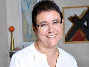 المخرجة نعيمة زيطان رئبسة فرقة مسرح أكواريوم المخرجة نعيمة زيطان رئبسة فرقة مسرح أكواريوم