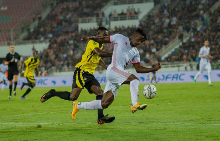 الجيش الملكي في اختبار شكلي ضد أشانتي الغيني الجيش الملكي في اختبار شكلي ضد أشانتي الغيني