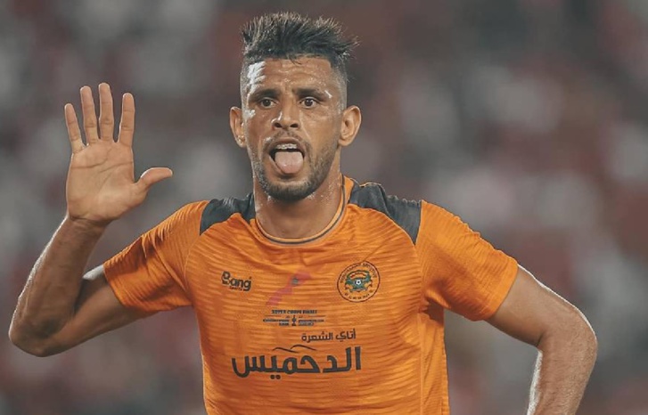 البحري ومايي يُنفذان بركان من عنق الزجاجة البحري ومايي يُنفذان بركان من عنق الزجاجة