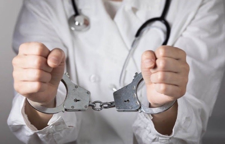 محكمة الحسيمة تؤجل النطق في قضية ما يعرف ب"الطبيب المرتشي" محكمة الحسيمة تؤجل النطق في قضية ما يعرف ب"الطبيب المرتشي"