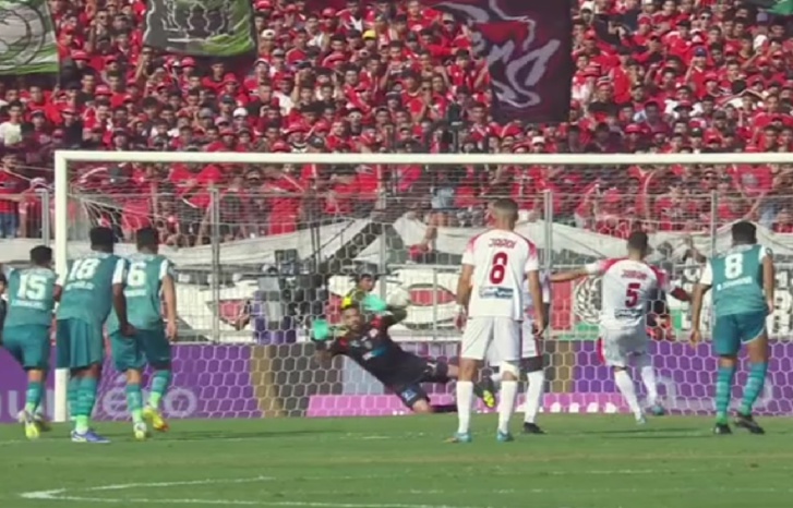 الوداد يحسم لقاء الديربي لصالحه ويستعيد الصدارة الوداد يحسم لقاء الديربي لصالحه ويستعيد الصدارة