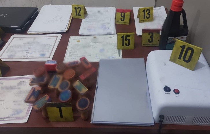 تفاصيل توقيف عصابة تزور دبلومات جامعية مقابل مبالغ مالية تفاصيل توقيف عصابة تزور دبلومات جامعية مقابل مبالغ مالية