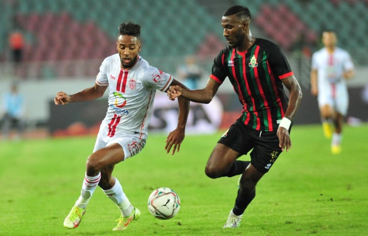 الجيش يخطف صدارة الدوري وتواركة يحطم الرقم القياسي للبطاقات الحمراء الجيش يخطف صدارة الدوري وتواركة يحطم الرقم القياسي للبطاقات الحمراء