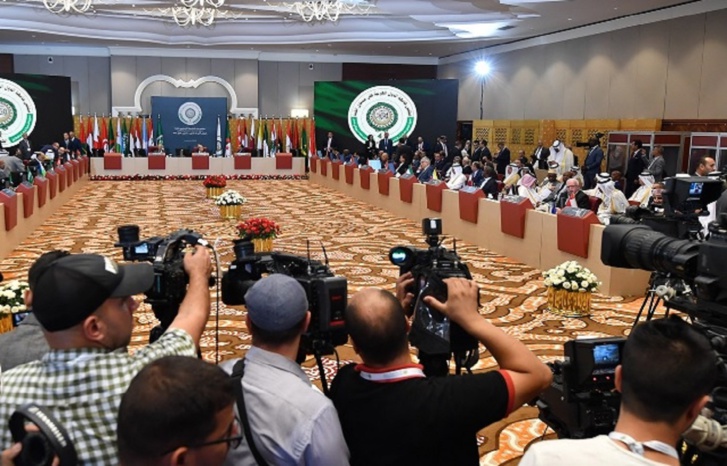 الوفد الإعلامي المغربي يمنع من تغطية أشغال القمة العربية بالجزائر