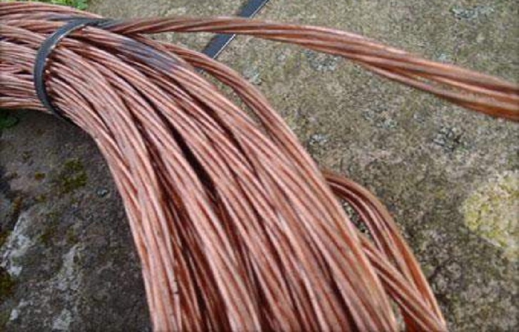 سرقة الأسلاك الكهربائية تعود إلى الواجهة سرقة الأسلاك الكهربائية تعود إلى الواجهة