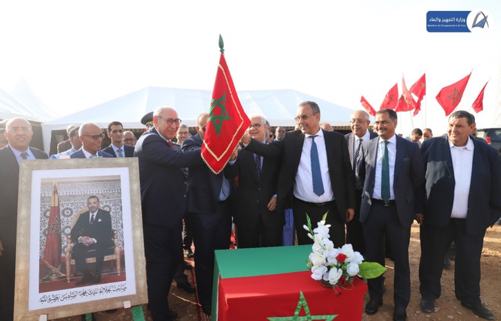 وزير التجهيز و الماء  يشرف على إعطاء انطلاقة أشغال توسيع وتقوية الطريق الوطنية رقم 1