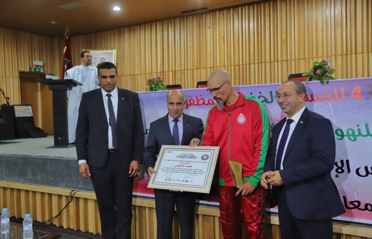 توقيع اتفاقية إطار بمدينة السمارة بين مختلف الجامعات الرياضية المغربية توقيع اتفاقية إطار بمدينة السمارة بين مختلف الجامعات الرياضية المغربية