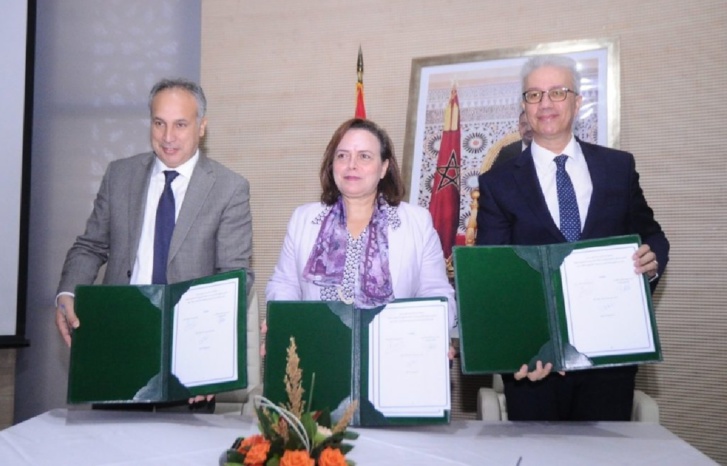 حيار توقع اتفاقيات شراكة لتفعيل برنامج التأهيل والتمكين الٱقتصادي للنساء بمراكش حيار توقع اتفاقيات شراكة لتفعيل برنامج التأهيل والتمكين الٱقتصادي للنساء بمراكش