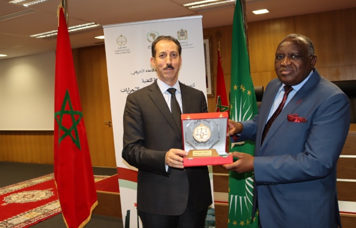 الداكي يجري مباحثات مع رئيس المحكمة الإدارية للإتحاد الإفريقي الداكي يجري مباحثات مع رئيس المحكمة الإدارية للإتحاد الإفريقي