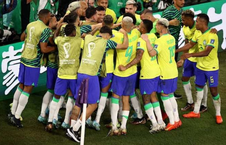 البرازيل ثاني المتأهلين إلى ثمن النهائي البرازيل ثاني المتأهلين إلى ثمن النهائي