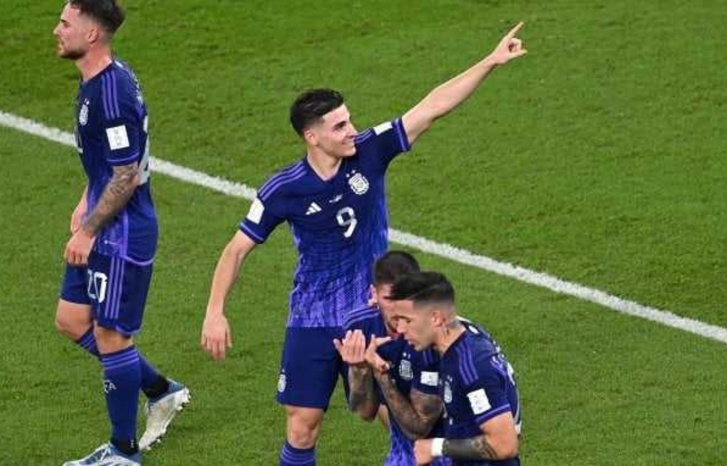 الأرجنتين تتغلب على بولندا وتعبران معا إلى دور 16 الأرجنتين تتغلب على بولندا وتعبران معا إلى دور 16