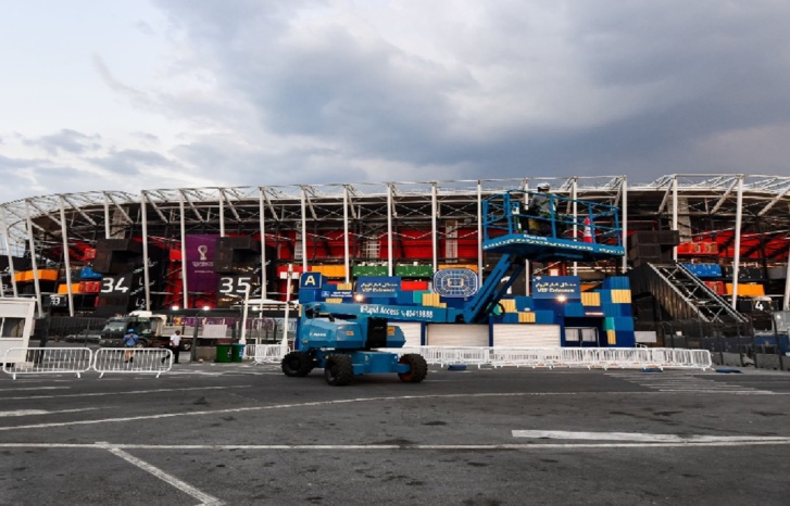 قطر تشرع في تفكيك أحد ملاعب المونديال قطر تشرع في تفكيك أحد ملاعب المونديال