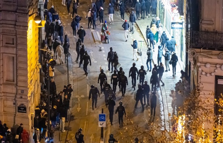 وفاة طفل إثر اندلاع أعمال شغب عقب مباراة المغرب وفرنسا وفاة طفل إثر اندلاع أعمال شغب عقب مباراة المغرب وفرنسا