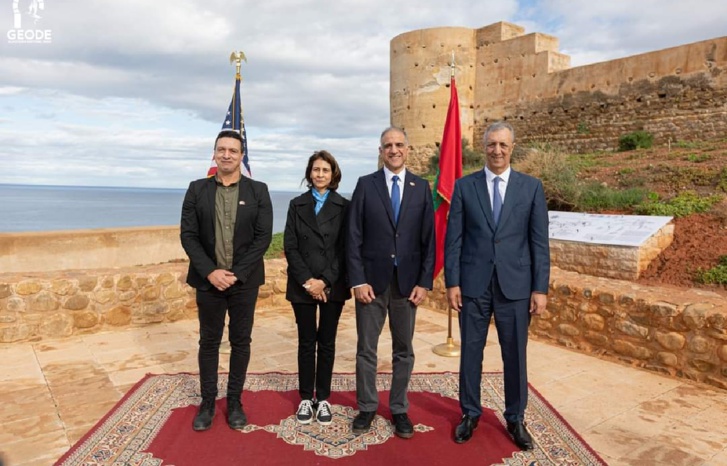 الحسيمة: السفير الأمريكي ينوه بأهمية العمل إلى جانب المنظمات المحلية الحسيمة: السفير الأمريكي ينوه بأهمية العمل إلى جانب المنظمات المحلية