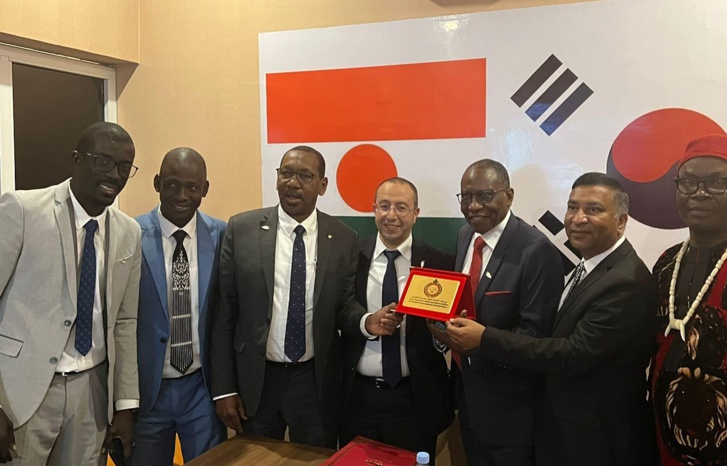 الهلالي يحضر مراسم تدشين مقر الاتحاد الإفريقي والجمعية العمومية التابعة له بالنيجر الهلالي يحضر مراسم تدشين مقر الاتحاد الإفريقي والجمعية العمومية التابعة له بالنيجر