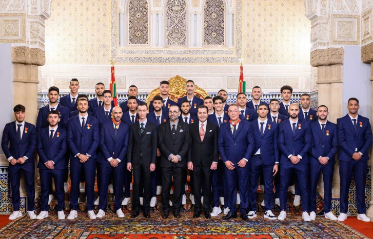 جلالة الملك يستقبل أعضاء المنتخب الوطني ويوشحهم بأوسمة ملكية جلالة الملك يستقبل أعضاء المنتخب الوطني ويوشحهم بأوسمة ملكية