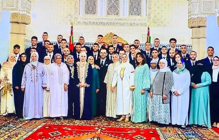 جلالة الملك يستقبل أعضاء المنتخب الوطني ويوشحهم بأوسمة ملكية جلالة الملك يستقبل أعضاء المنتخب الوطني ويوشحهم بأوسمة ملكية
