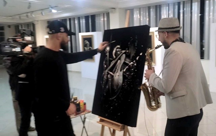 المديرية الجهوية للثقافة بوجدة تنظم معرضا تشكيليا للفنان عبد القادر بلبشير بعنوان: "موسيقى الألوان وحي الإبداع" المديرية الجهوية للثقافة بوجدة تنظم معرضا تشكيليا للفنان عبد القادر بلبشير بعنوان: "موسيقى الألوان وحي الإبداع"