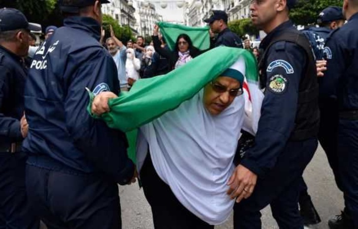 "لوسوار":  2022 سوداء بالنسبة لحرية الصحافة في الجزائر