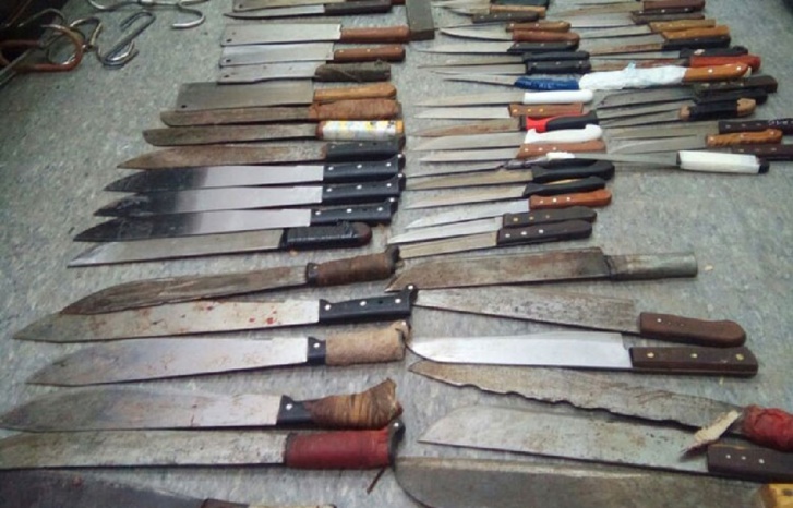 تطورات جديدة في محاكمة طالب جامعي سلح زملاءه بالسواطير تطورات جديدة في محاكمة طالب جامعي سلح زملاءه بالسواطير