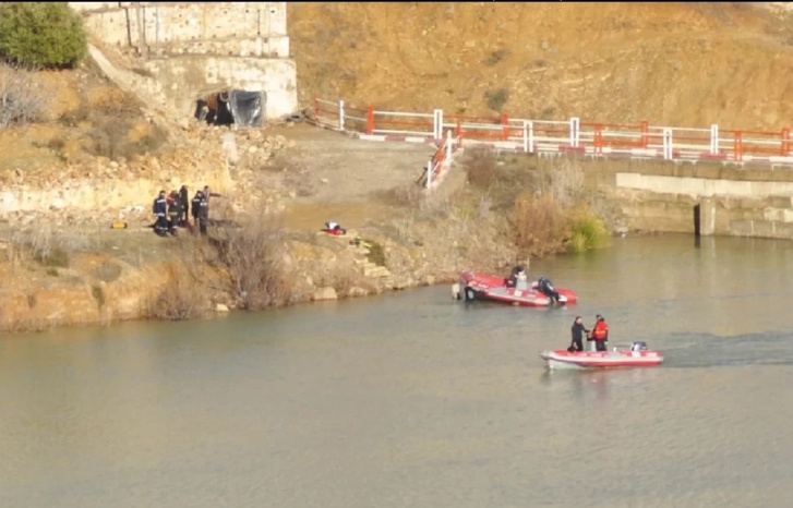 انتشال جثة خمسيني قضى نحبه غرقا بسد الجمعة بتاركيست انتشال جثة خمسيني قضى نحبه غرقا بسد الجمعة بتاركيست