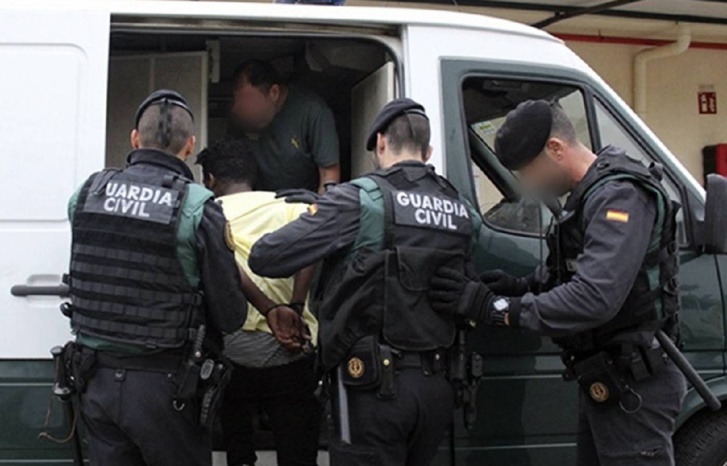 فضيحة إنسانية لاستغلال البشر في إسبانيا فضيحة إنسانية لاستغلال البشر في إسبانيا 