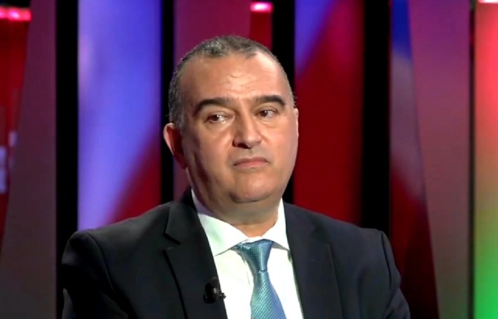 ابتسموا بشموخ الواثقين من أنهم أكبر من كل العابثين ... ابتسموا بشموخ الواثقين من أنهم أكبر من كل العابثين ...